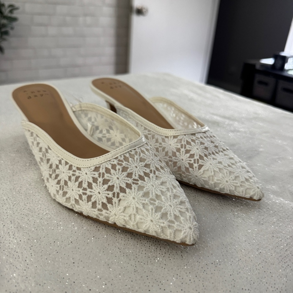 A NEW DAY Women's Off White Delilah Floral Embroidered Lace Mule Heels - Picture 3 of 7